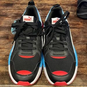 New Puma sneakers never worn
